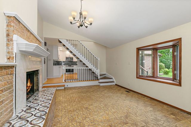 2916 Skyline Drive, Crystal Lake, IL 60012