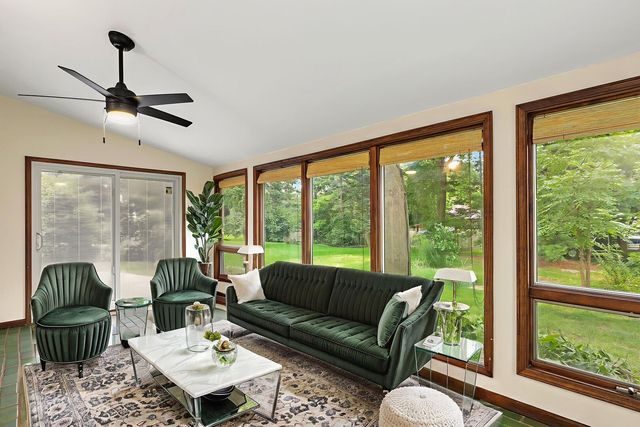 2916 Skyline Drive, Crystal Lake, IL 60012