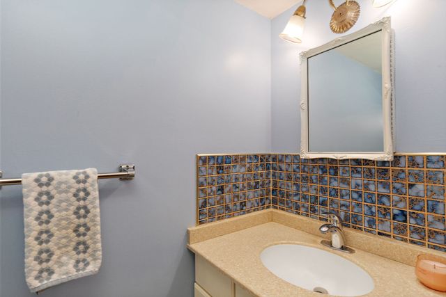 2916 Skyline Drive, Crystal Lake, IL 60012