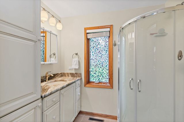 2916 Skyline Drive, Crystal Lake, IL 60012