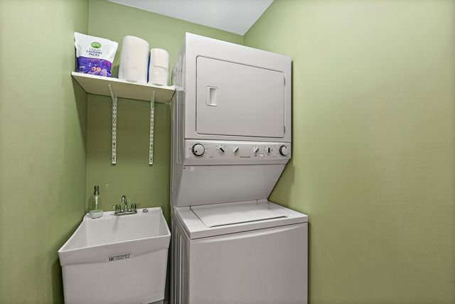 2916 Skyline Drive, Crystal Lake, IL 60012