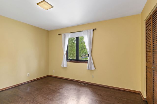 2916 Skyline Drive, Crystal Lake, IL 60012