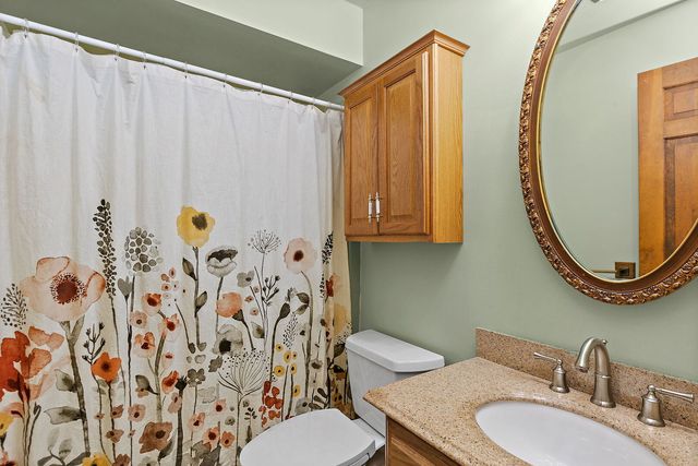 2916 Skyline Drive, Crystal Lake, IL 60012