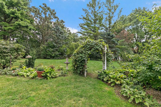 2916 Skyline Drive, Crystal Lake, IL 60012