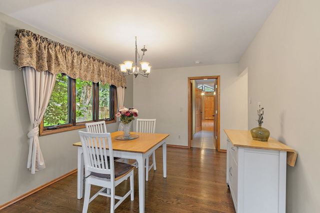 2916 Skyline Drive, Crystal Lake, IL 60012