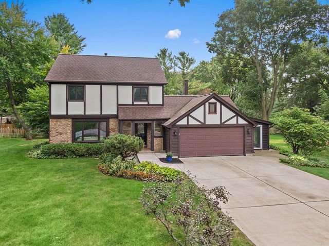 2916 Skyline Drive, Crystal Lake, IL 60012