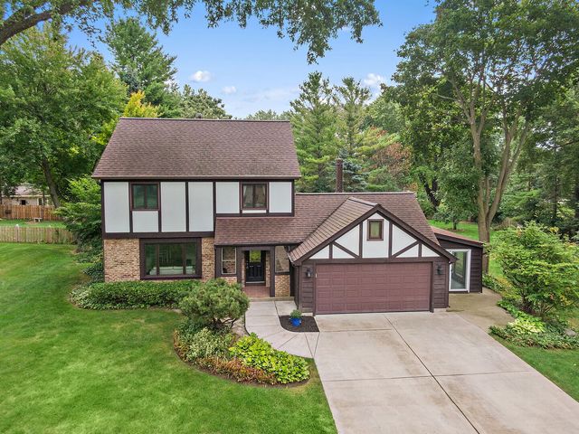2916 Skyline Drive, Crystal Lake, IL 60012