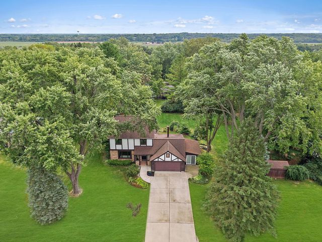 2916 Skyline Drive, Crystal Lake, IL 60012