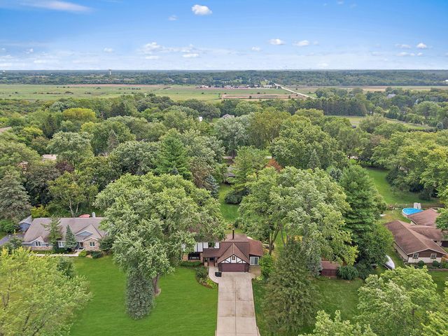 2916 Skyline Drive, Crystal Lake, IL 60012