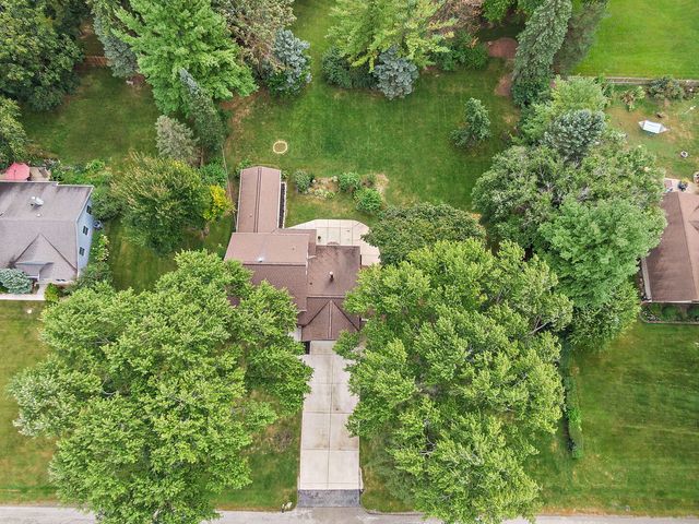 2916 Skyline Drive, Crystal Lake, IL 60012