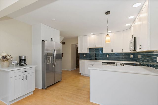 2916 Skyline Drive, Crystal Lake, IL 60012