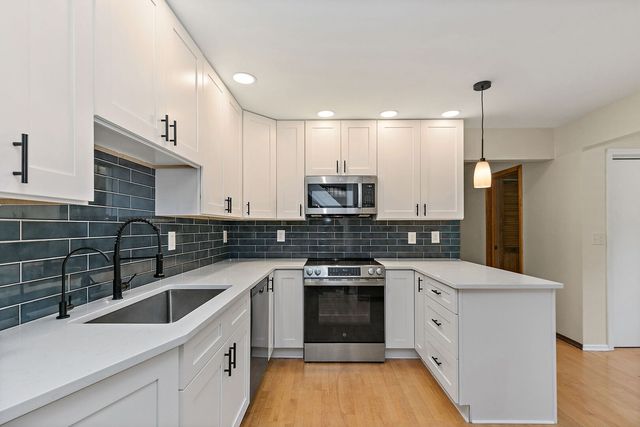 2916 Skyline Drive, Crystal Lake, IL 60012