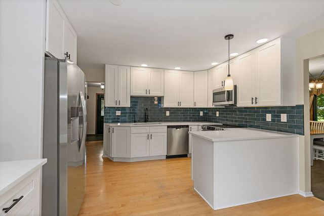 2916 Skyline Drive, Crystal Lake, IL 60012