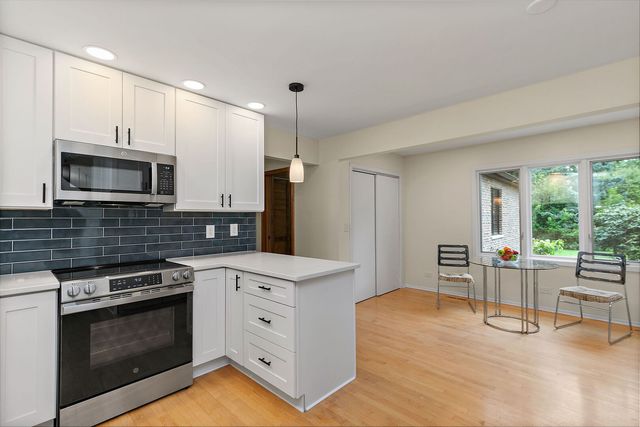 2916 Skyline Drive, Crystal Lake, IL 60012