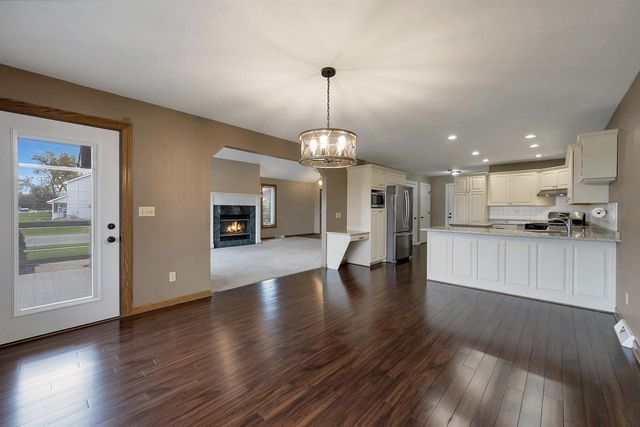 2228 LOST DAUPHIN ROAD, De Pere, WI 54115
