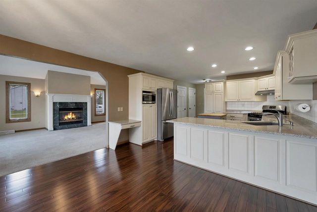 2228 LOST DAUPHIN ROAD, De Pere, WI 54115