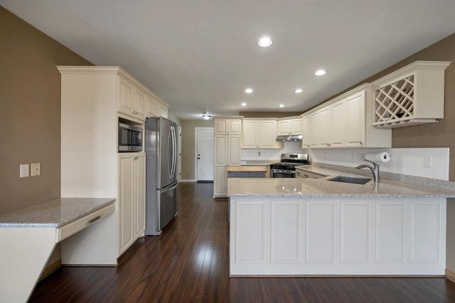 2228 LOST DAUPHIN ROAD, De Pere, WI 54115