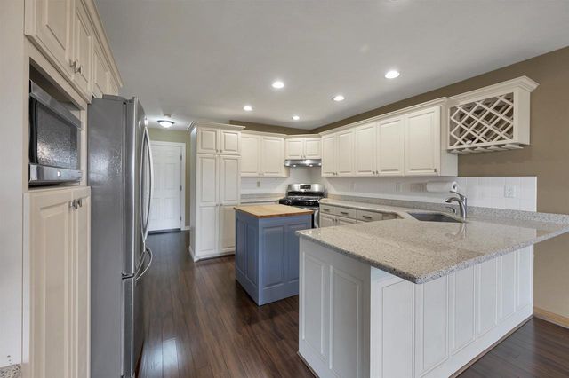 2228 LOST DAUPHIN ROAD, De Pere, WI 54115