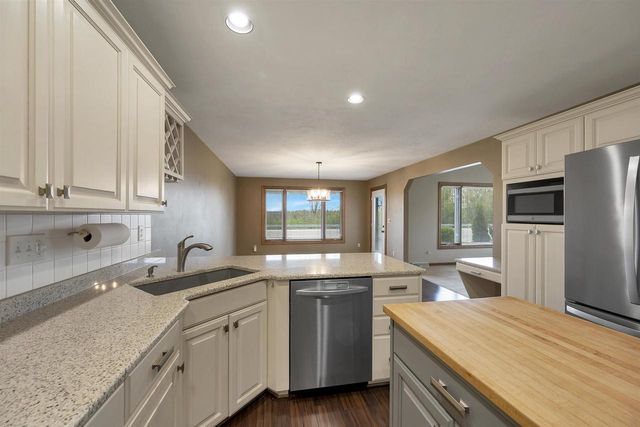 2228 LOST DAUPHIN ROAD, De Pere, WI 54115