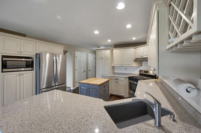2228 LOST DAUPHIN ROAD, De Pere, WI 54115