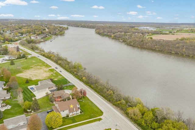 2228 LOST DAUPHIN ROAD, De Pere, WI 54115