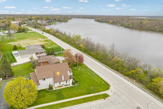 2228 LOST DAUPHIN ROAD, De Pere, WI 54115