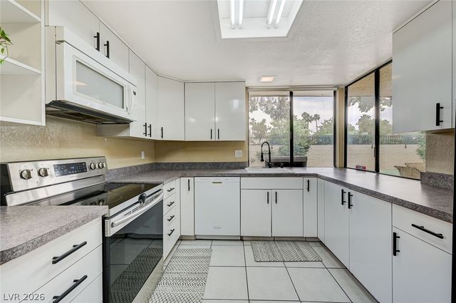2471 Palmera Drive, Las Vegas, NV 89121