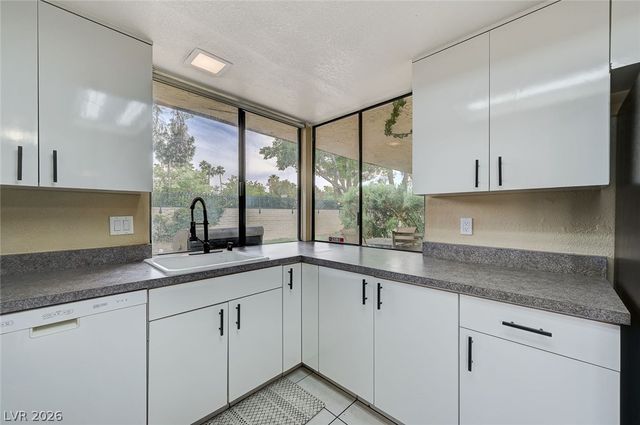 2471 Palmera Drive, Las Vegas, NV 89121