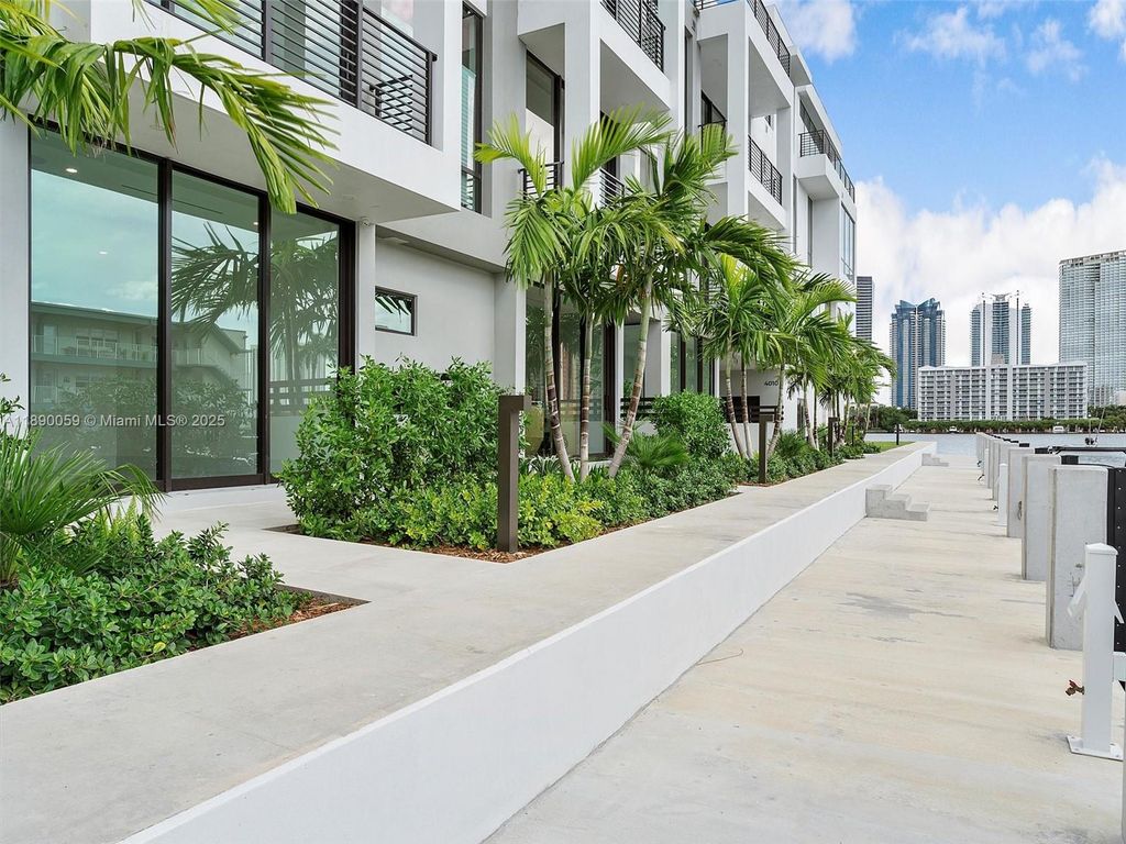 4004 NE 167 ST 8, North Miami Beach, FL 33160