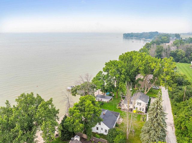 N9015 DEBAKER LANE, Luxemburg, WI 54217