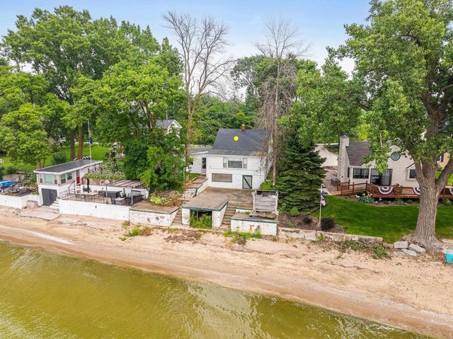 N9015 DEBAKER LANE, Luxemburg, WI 54217
