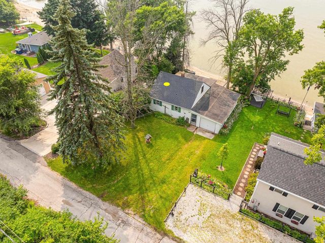 N9015 DEBAKER LANE, Luxemburg, WI 54217