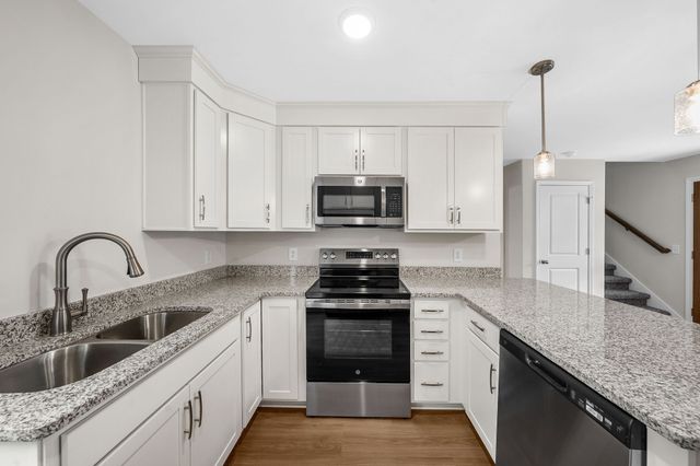 1217 Dodd St, Clarksville, TN 37040