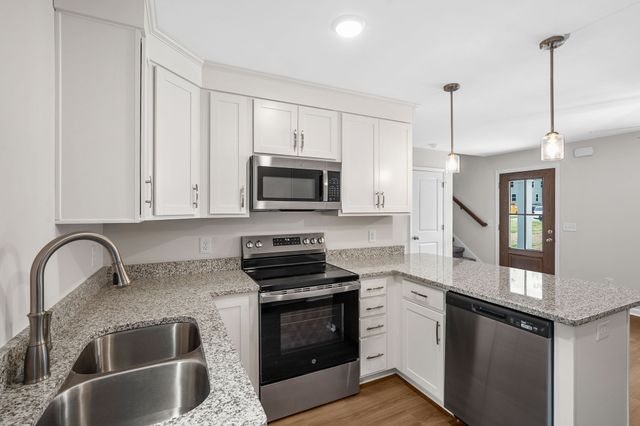 1217 Dodd St, Clarksville, TN 37040