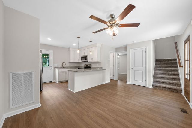 1217 Dodd St, Clarksville, TN 37040