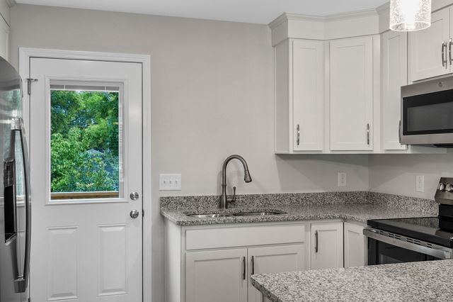 1217 Dodd St, Clarksville, TN 37040