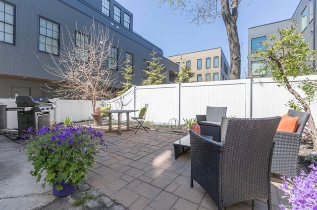 622 E 2nd 622, Boston, MA 02127