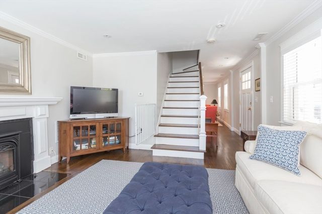 622 E 2nd 622, Boston, MA 02127