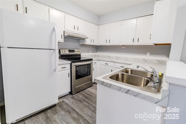 4814 Spring Lake Drive E, Charlotte, NC 28212