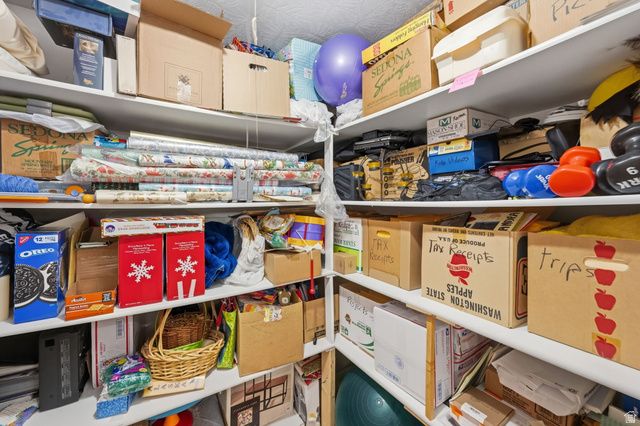 914 N 400 W, Centerville, UT 84014