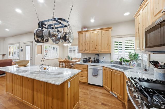 914 N 400 W, Centerville, UT 84014