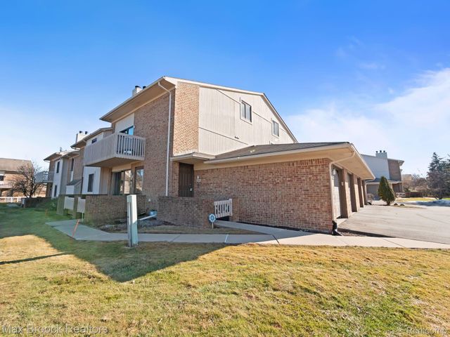 6608 MAPLE LAKES Drive, West Bloomfield Charter Township, MI 48322