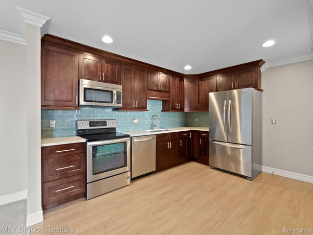 6608 MAPLE LAKES Drive, West Bloomfield Charter Township, MI 48322