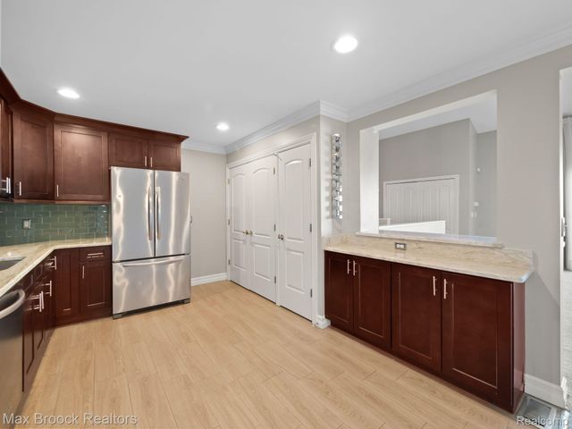 6608 MAPLE LAKES Drive, West Bloomfield Charter Township, MI 48322