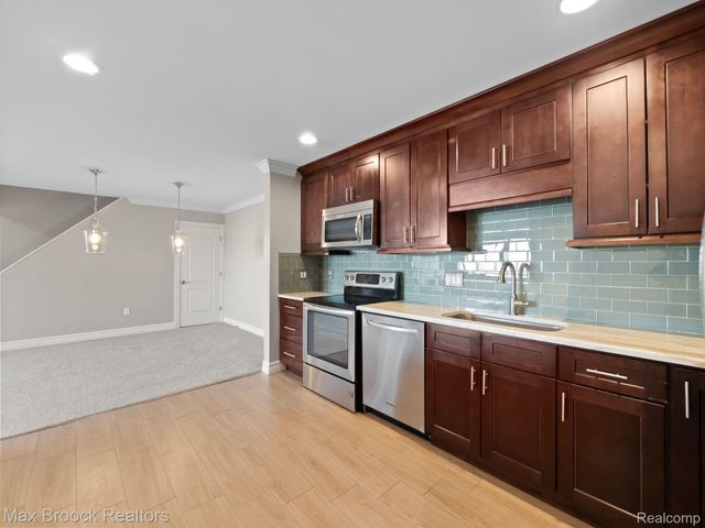 6608 MAPLE LAKES Drive, West Bloomfield Charter Township, MI 48322