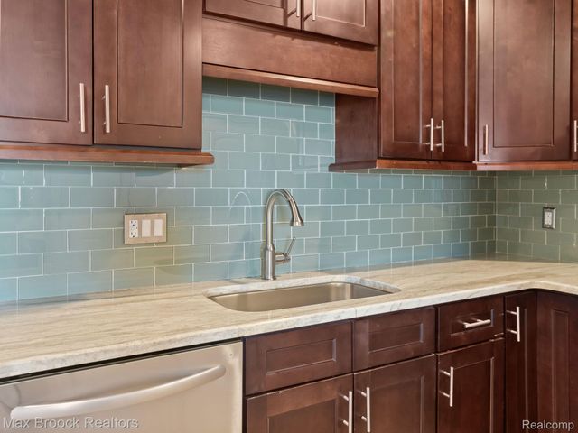 6608 MAPLE LAKES Drive, West Bloomfield Charter Township, MI 48322