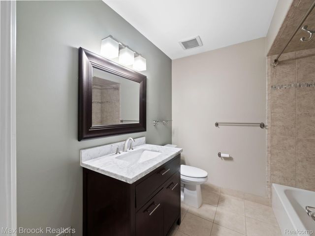 6608 MAPLE LAKES Drive, West Bloomfield Charter Township, MI 48322
