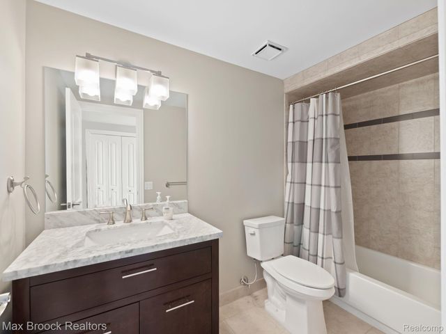 6608 MAPLE LAKES Drive, West Bloomfield Charter Township, MI 48322