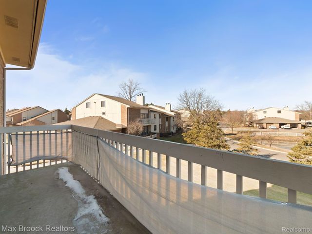 6608 MAPLE LAKES Drive, West Bloomfield Charter Township, MI 48322