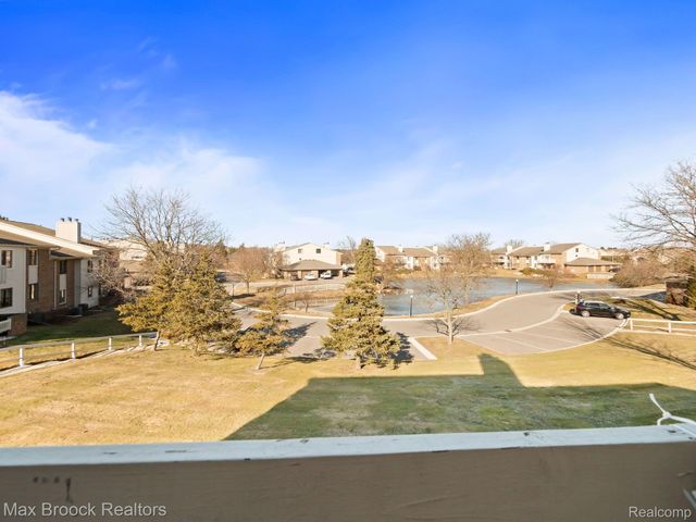 6608 MAPLE LAKES Drive, West Bloomfield Charter Township, MI 48322